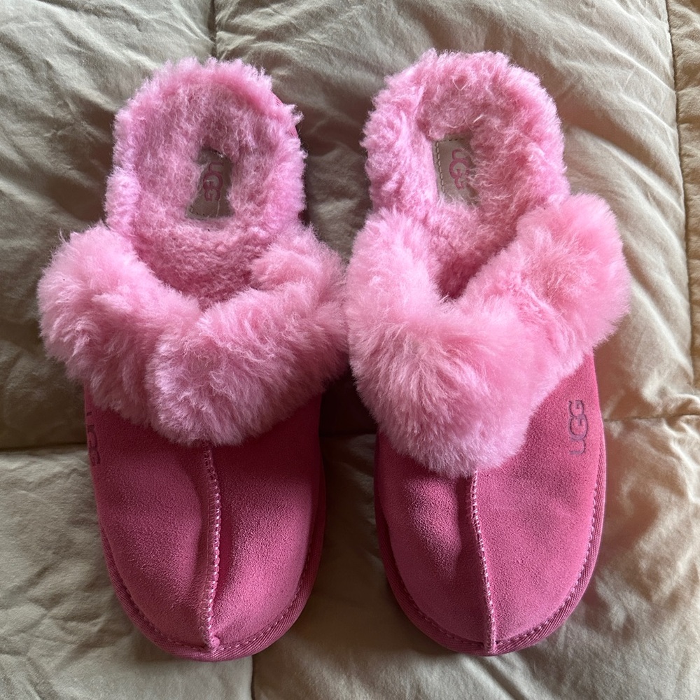 Size 5 Pink Uggs Slippers
